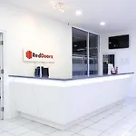 RedDoorz Hostel near Taman Puring